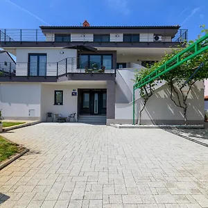 Ida Apartment